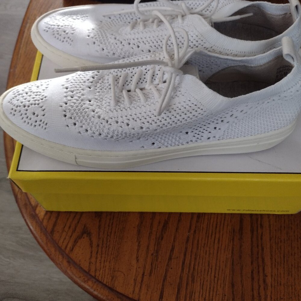 Sale 💰 🛍️ 3/$25 Seven Dials lace sneakers. Worn once. Very clean. Boxed